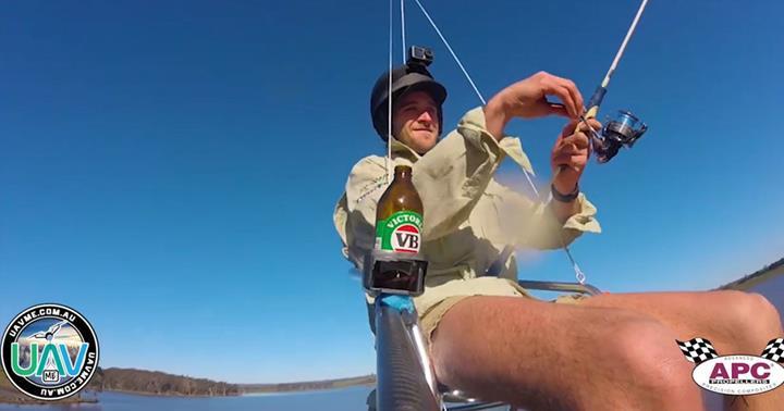 Avustralya'lı bir balıkçı, geliştirdiği drone ile göl üzerinde uçtu