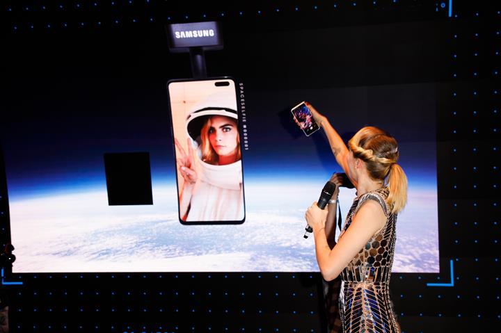 Samsung'un SpaceSelfie aracı bir çiftliğe düştü