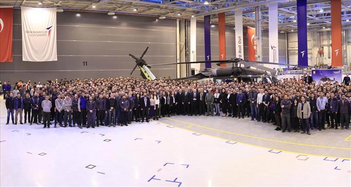 Türkiye'de üretilen T-70 Genel Maksat Helikopteri hangardan çıktı
