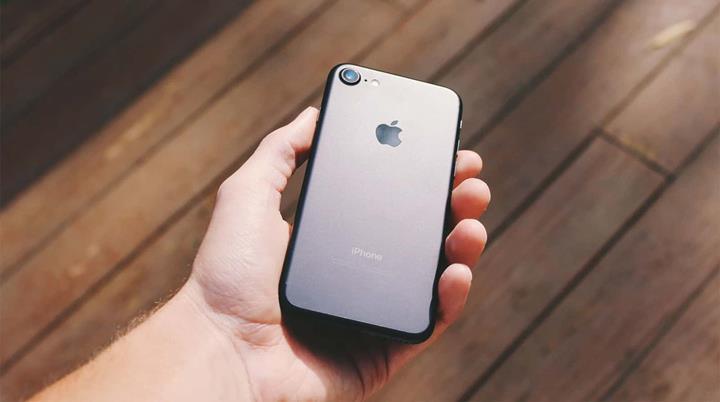 iPhone SE 2 modelinin 399 dolar fiyat etiketiyle geleceği iddia ediliyor