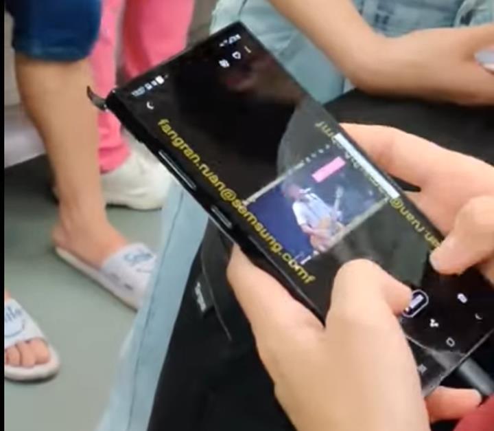 Galaxy Note 10 Plus mühendislik örneği metroda ortaya çıktı