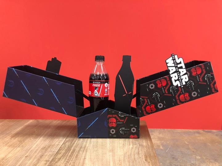 Coca-Cola'dan Star Wars'a özel OLED ışıklı şişe tasarımı!