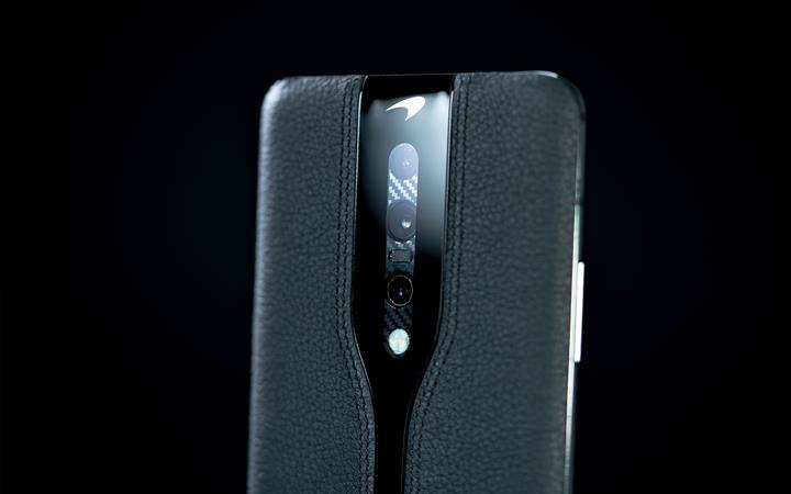 Görünmez kameralı OnePlus Concept One siyah rengiyle karşımızda