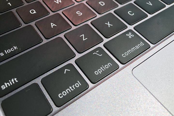 Oscar ödüllü Taika Waititi, Apple MacBook klavyelerini eleştirdi: “Yazmak imkansız, PC’ye dönmek istiyorum”