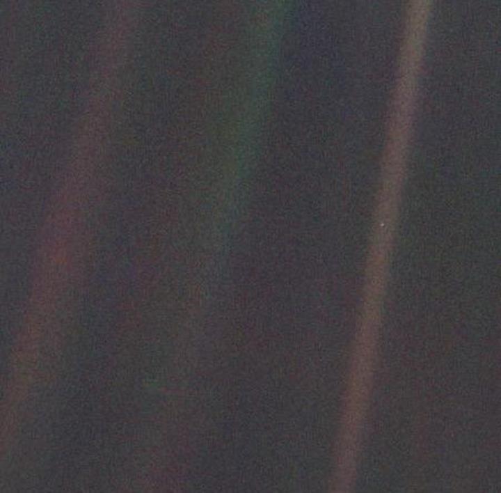 NASA'nın ikonik 'Soluk Mavi Nokta' fotoğrafına bir de böyle bakın