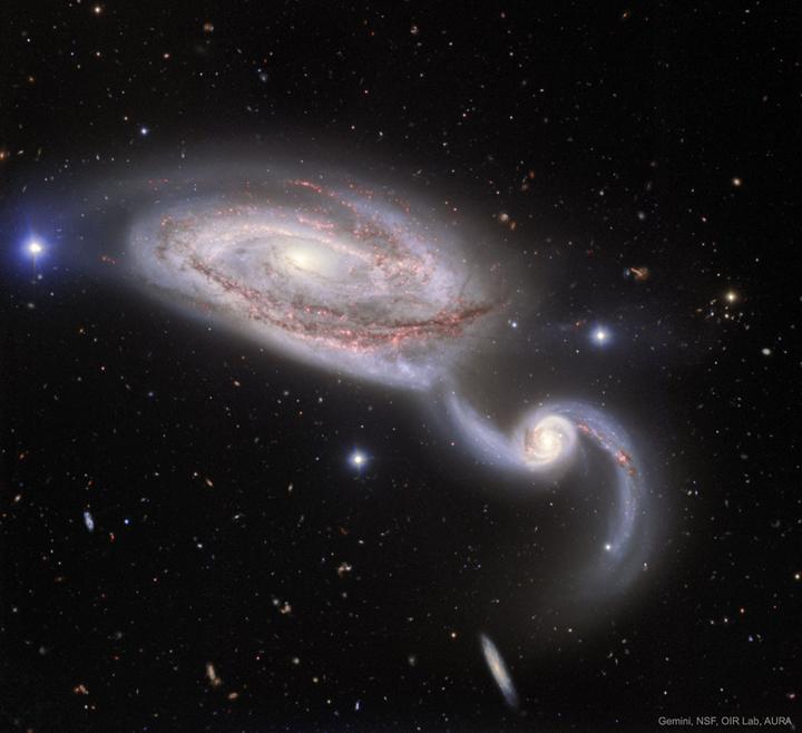 160 milyon ışık yılı uzaklıktaki iki galaksinin 'muhteşem dansı' görüntülendi
