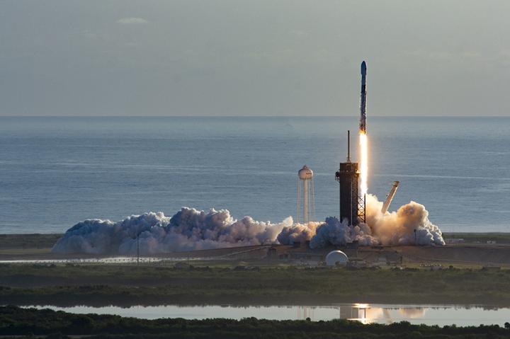 SpaceX'in yeni Starlink görevinde Falcon 9 roketi okyanusa çakıldı