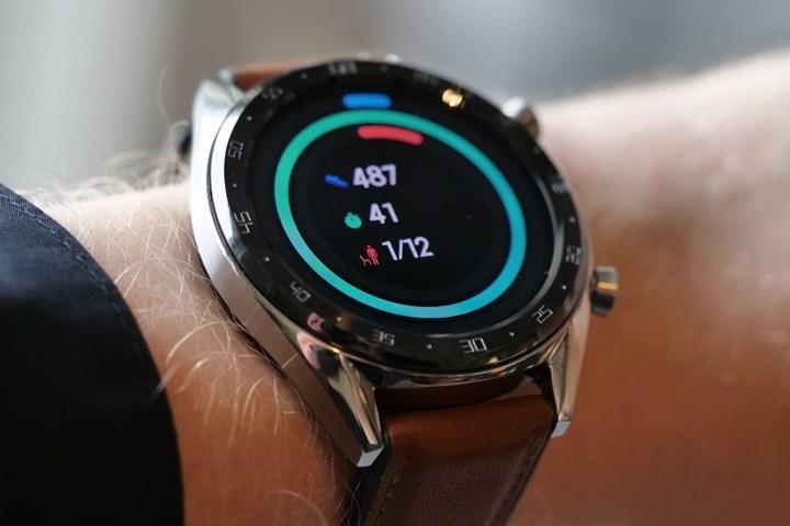Huawei Mate ailesine bir de akıllı saat modeli ekleniyor: Mate Watch