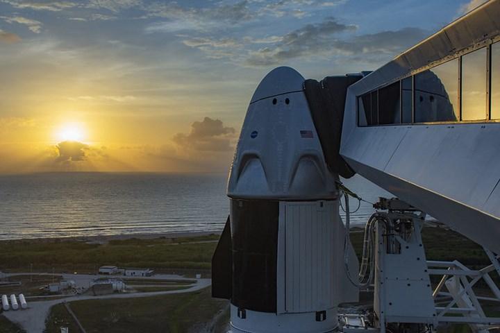 SpaceX bugün ilk kez uzaya astronot gönderecek: Tarihi uçuşu buradan canlı izleyin