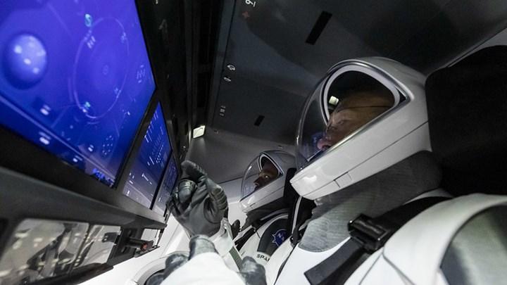 SpaceX ilk kez uzaya astronot fırlattı! Canlı yayın devam ediyor