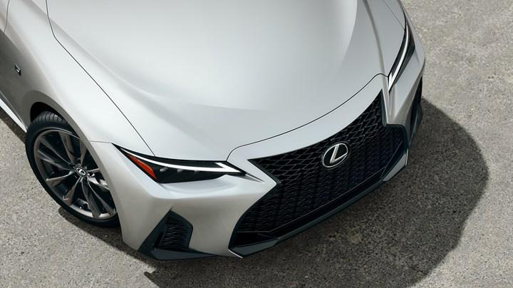 2020 Lexus IS tanıtıldı: İşte yeni tasarım ve özellikleri