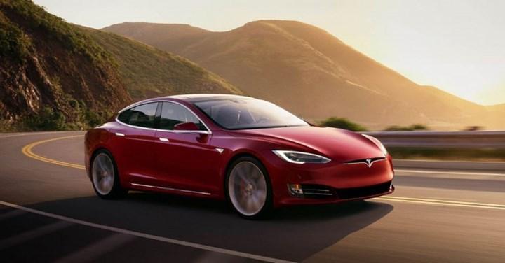 Tesla Model S, sunduğu 647 km’lik menzille alanında bir rekor kırdı