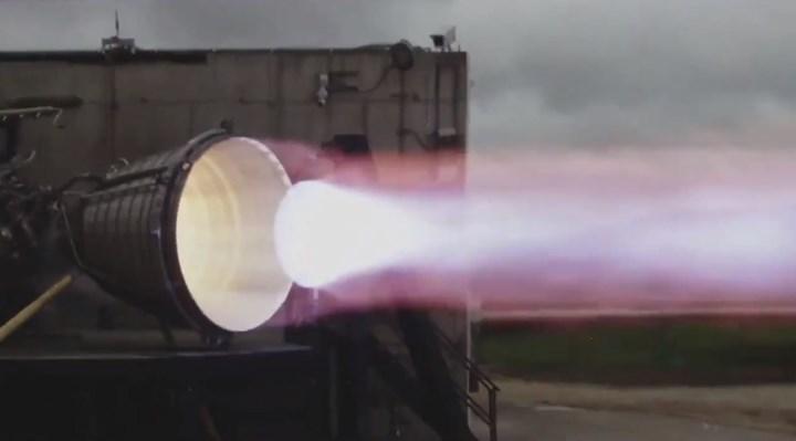 SpaceX'in yeni nesil roket motorundan inanılmaz test görüntüleri (VİDEO)