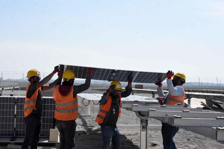 Konya’daki ‘dünyanın en büyük’ güneş enerjisi santralinde üretim başladı