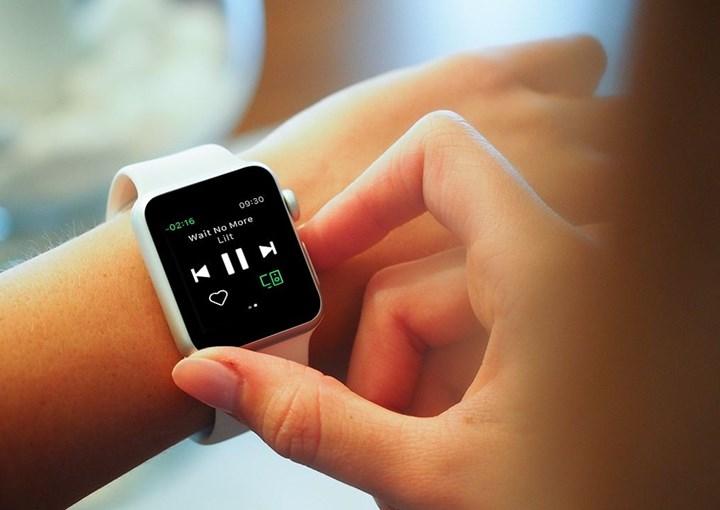 Spotify'ın Apple Watch uygulamasına iPhone'a bağlanmadan müzik çalma özelliği geldi