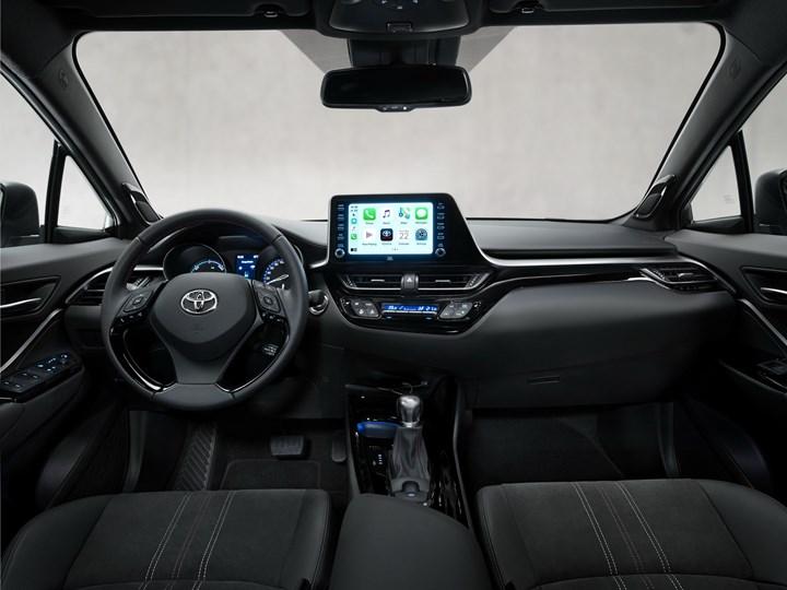 2021 Toyota C-HR, yeni GR Sport donanımıyla daha dinamik bir görünüme kavuşuyor