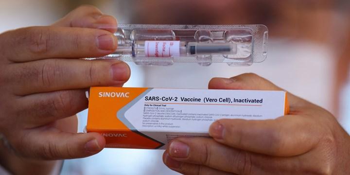 Türkiye'de gönüllü vatandaşlara 3. faz koronavirüs aşısı uygulanmaya başlandı