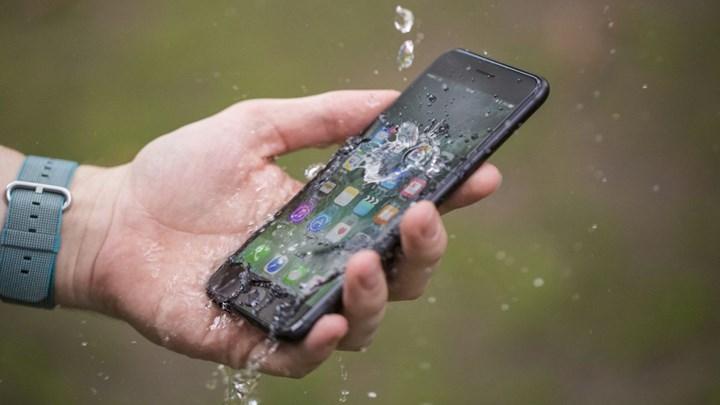 Apple'a 10 milyon euro ceza: iPhone'ların su geçirmezlik özelliğine dair yanıltıcı bilgi verdi
