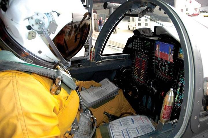 Yapay zekâ, ilk kez bir askeri uçakta yardımcı pilotluk görevini üstlendi