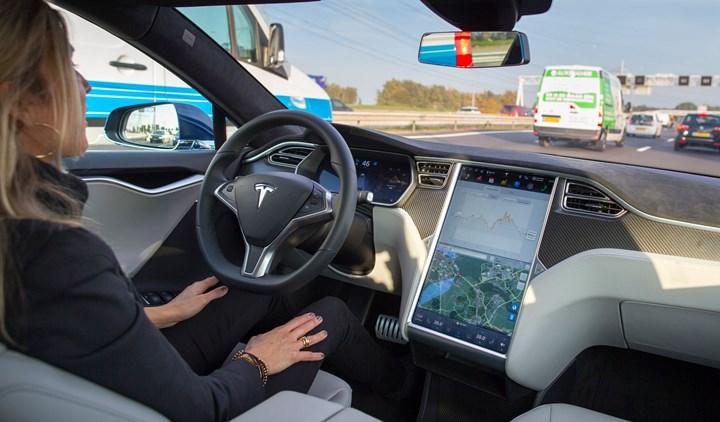 Tesla, otopilot teknolojisini diğer markalarla paylaşacak