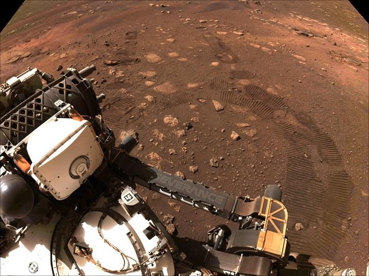 Perseverance gezgini Mars yüzeyindeki ilk test sürüşünü başarıyla tamamladı