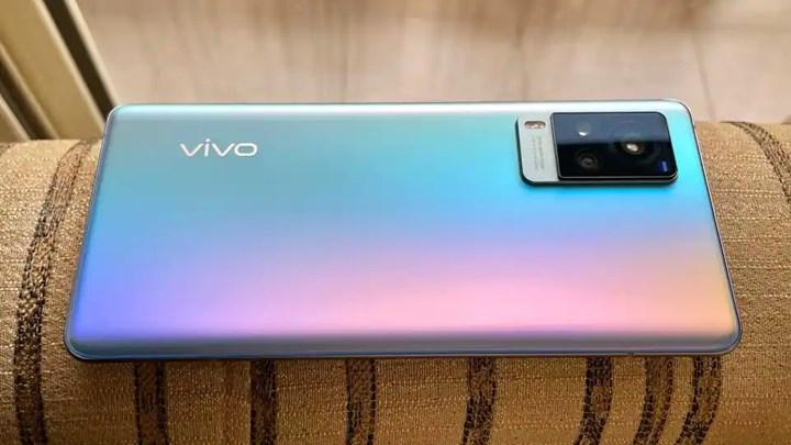 Vivo X60t tanıtıldı: 120 Hz AMOLED ekran ve Zeiss imzalı kamera sistemi