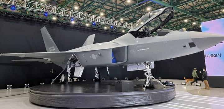 Kore Cumhuriyeti, Kf-21 Boramae savaş uçağı prototipini görücüye çıkardı