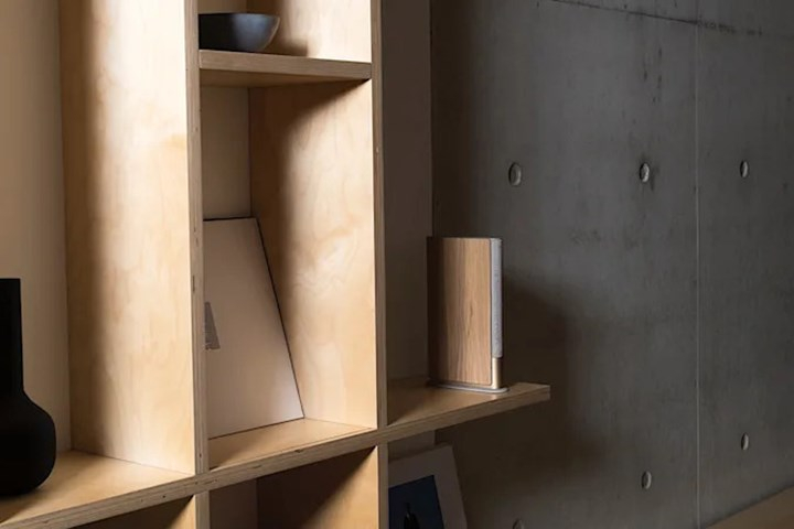 Bang & Olufsen'in yeni kablosuz hoparlörü bir kitap gibi görünüyor Bang & Olufsen'in yeni kablosuz hoparlörü bir kitap gibi görünüyor