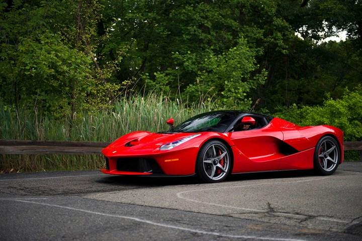 Ferrari ilk elektrikli otomobilini 2025 yılında çıkaracağını açıkladı