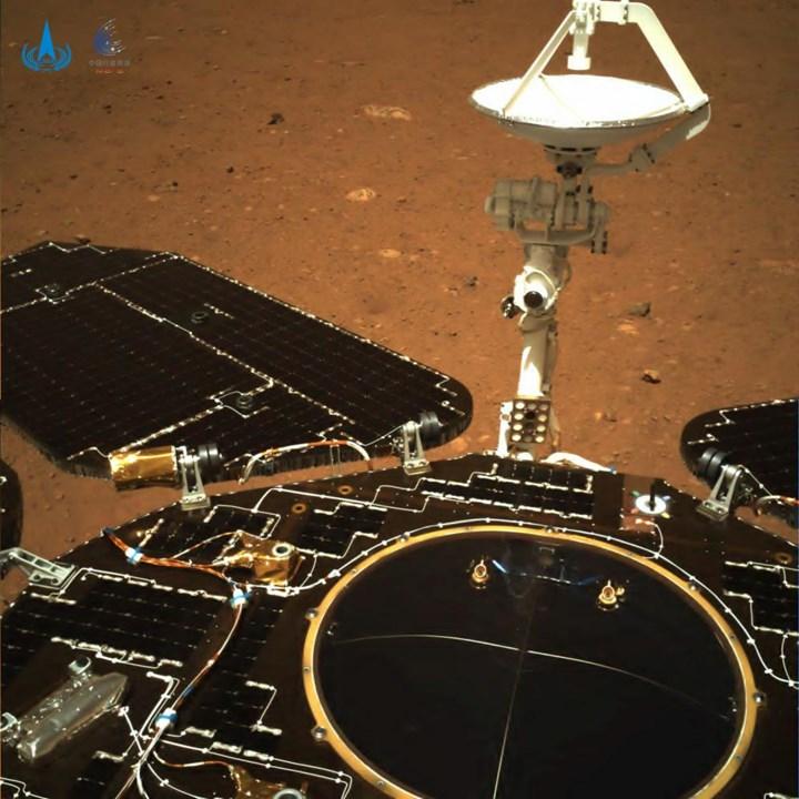 Çin, Mars yüzeyinde çektiği ilk fotoğrafları yayınladı