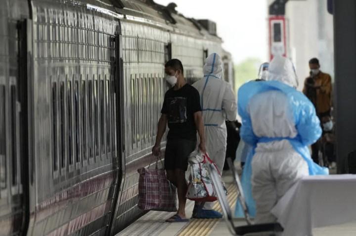 Tayland, Covid-19 hastalarını trenle memleketlerine gönderiyor