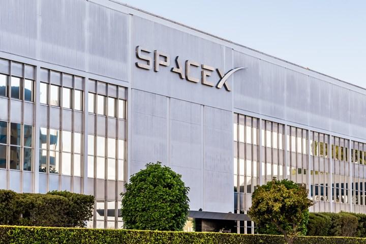 SpaceX, uzay reklamcılığı için Kanadalı şirketle ortaklık kuruyor