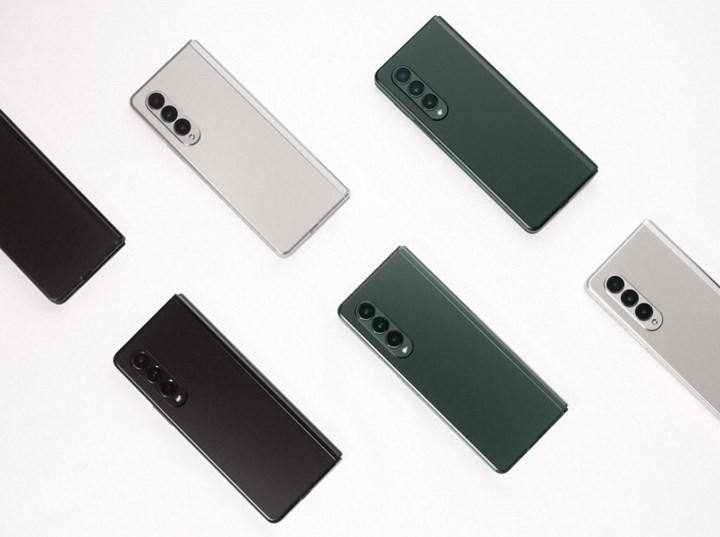 Samsung Galaxy Z Fold 3 duyuruldu: Ekran altı kameralı birinci Samsung telefon