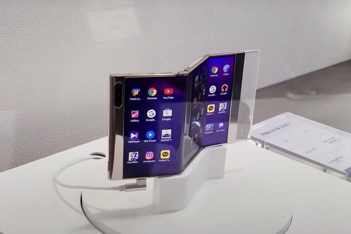 Samsung, akordeon şeklinde katlanan akıllı telefonunu tanıttı