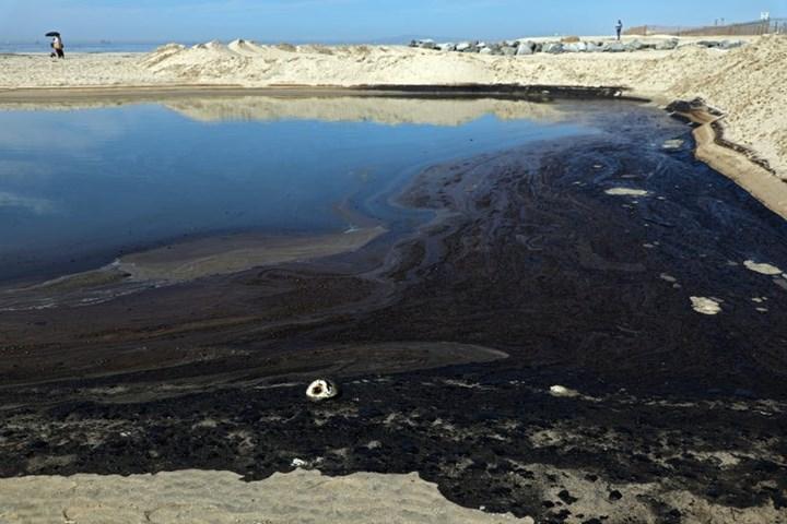 Kaliforniya’da petrol sızıntısı: 126.000 galon petrol döküldü