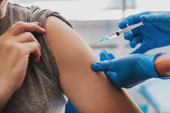 30 yaş altı için Moderna aşıları durduruldu 