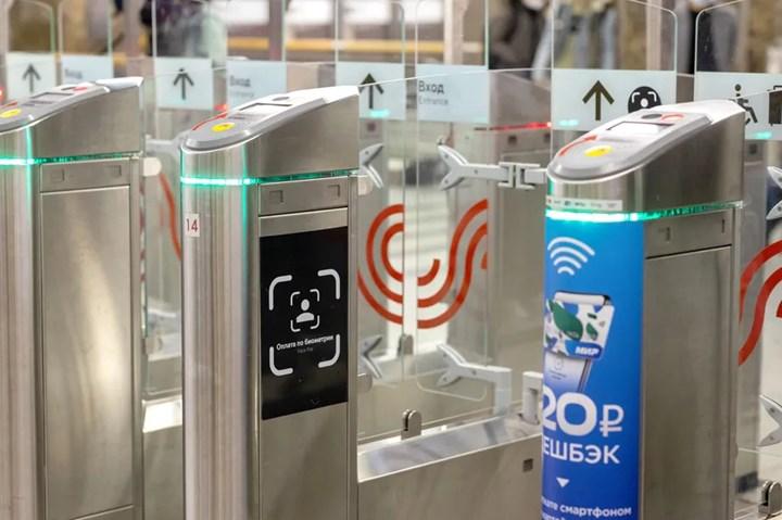 Moskova metrolarında yüz tanıma teknolojisiyle ödeme sistemi başladı: Fas Pay
