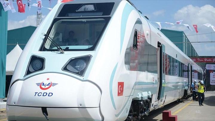 Ulaştırma Bakanı: 'İlk milli ve elektrikli tren yakında raylarda'