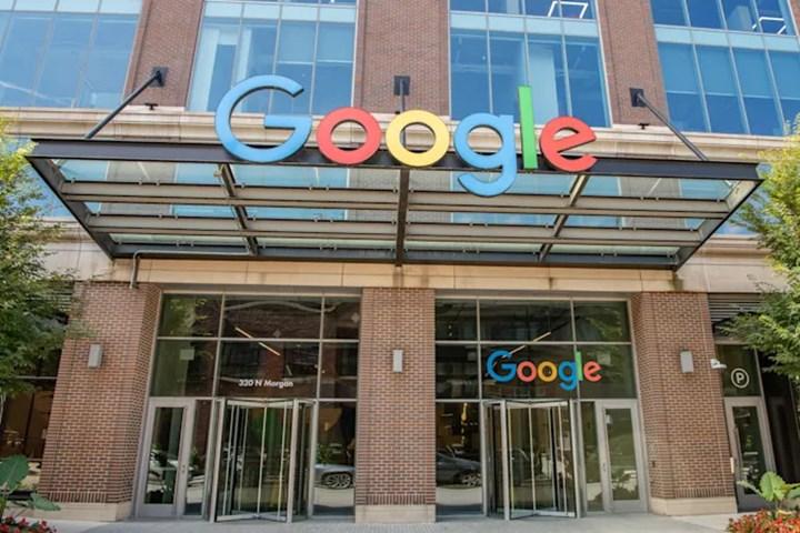 Google, ofise dönüş tarihlerini bir kez daha erteledi