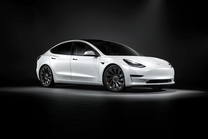 2021'de Avrupa'nın en çok satan elektriklisi Tesla Model 3 olacak