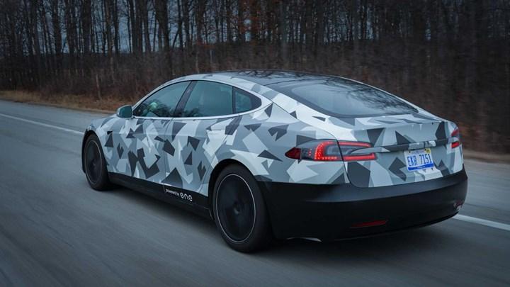 Tesla Model S, deneysel batarya ile tam 1210 km yol kat etti