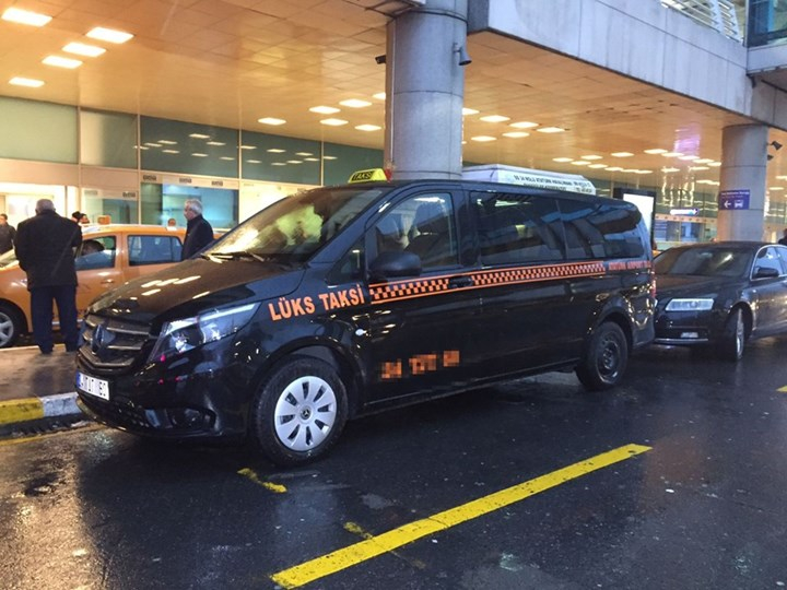 Uber, İstanbul’da minibüsler ile hizmet vermeye başladı Uber, İstanbul’da minibüsler ile hizmet vermeye başladı