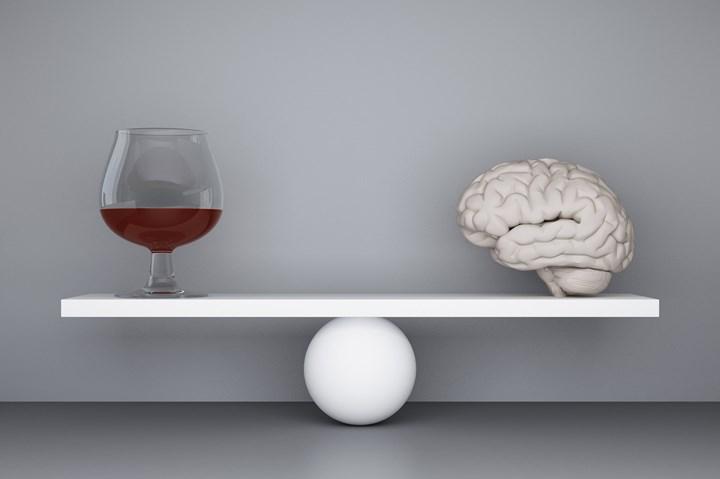 Az da olsa alkol tüketimi, beyni yaşlandırıyor