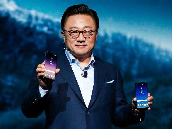 Samsung, yavaşlatılan telefonlar için kullanıcılardan özür diledi