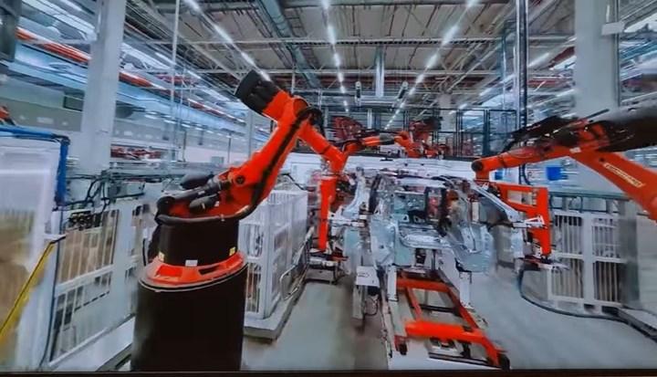 Tesla Berlin fabrikasındaki üretim süreci drone ile görüntülendi