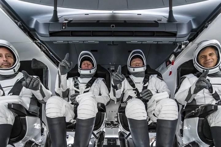Tarihte ilk: SpaceX ve Axiom Space'in ilk sivil mürettebatlı ISS yolculuğu tamamlandı