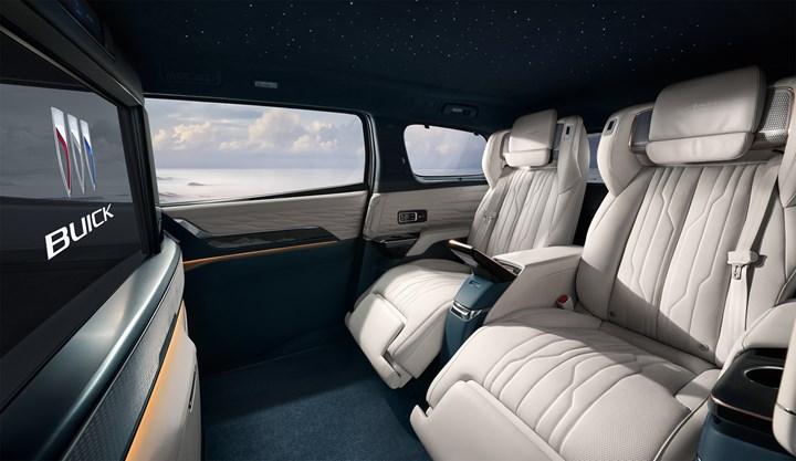Buick'in yeni aracı, yolculara küçük bir sinema salonu sunuyor