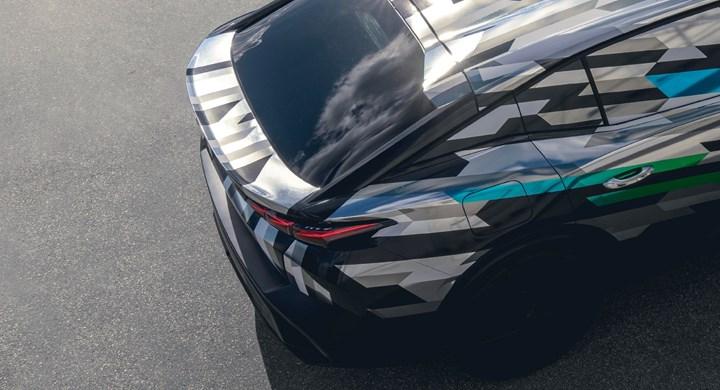 Yeni Peugeot 408'in kamuflajlı ipucu görselleri paylaşıldı