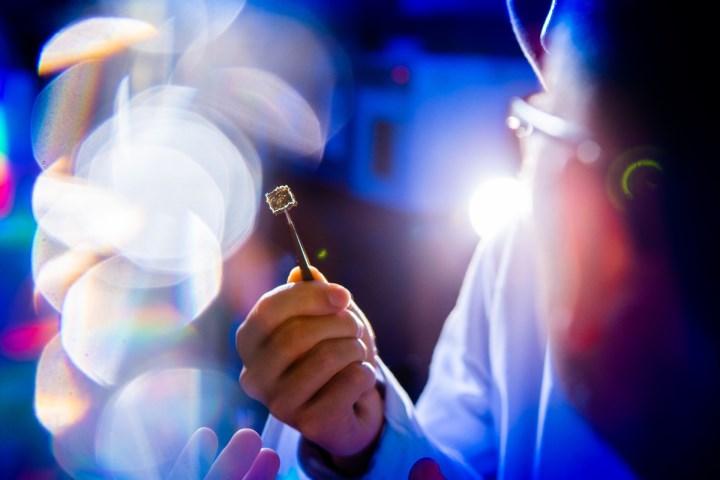 Yeni manyetik elektrot, pil ömrü için iyon akışlarını izliyor