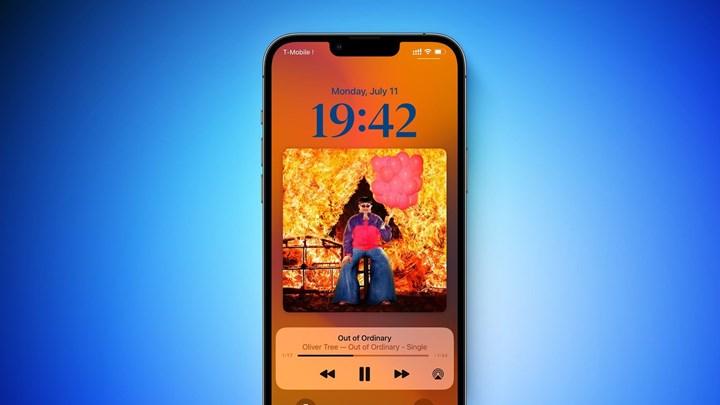 iOS 16, kilit ekranına tam ekran bir müzik çalar ekliyor